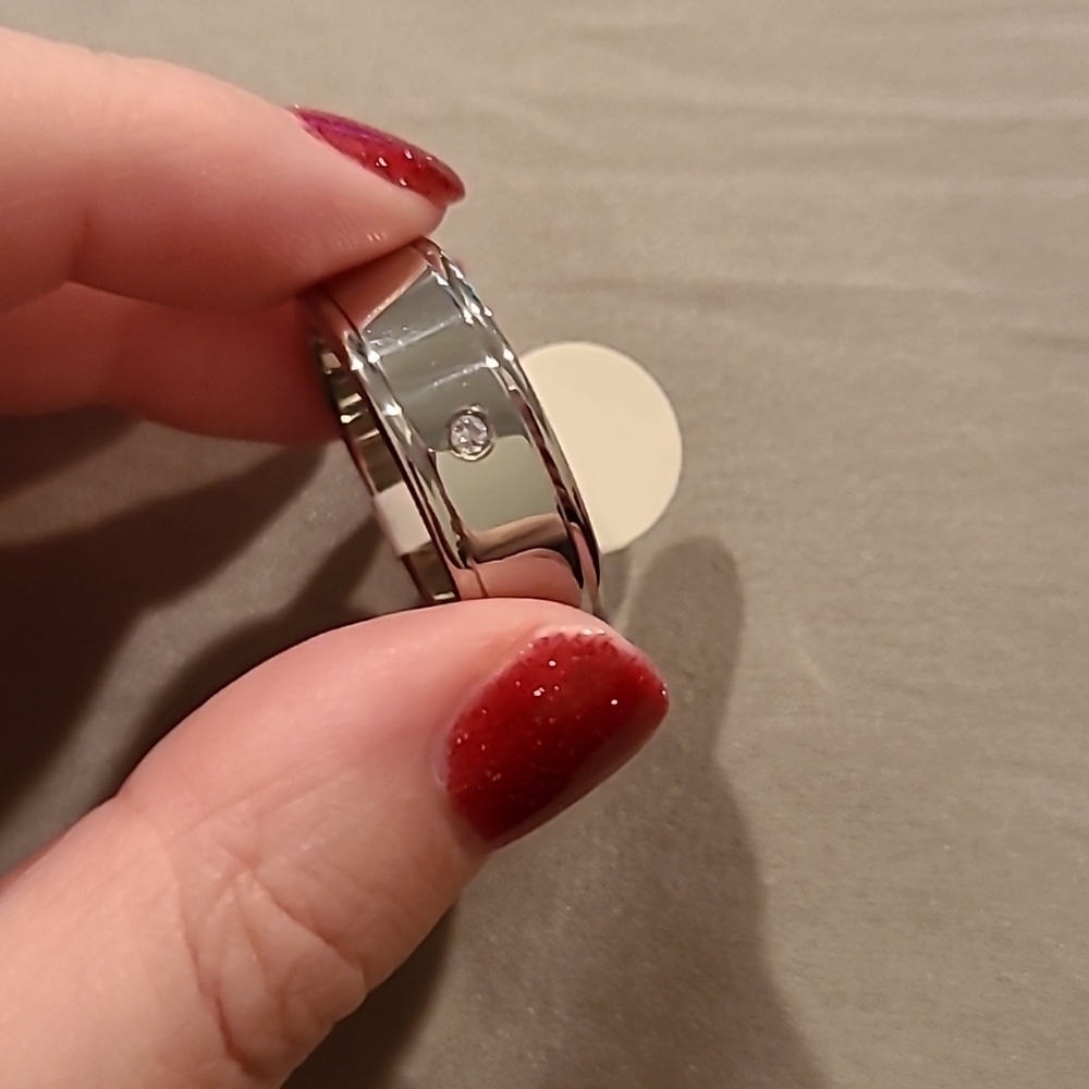 Simple stainless steel cubic zirconia inlay ring - Picture 4 of 5